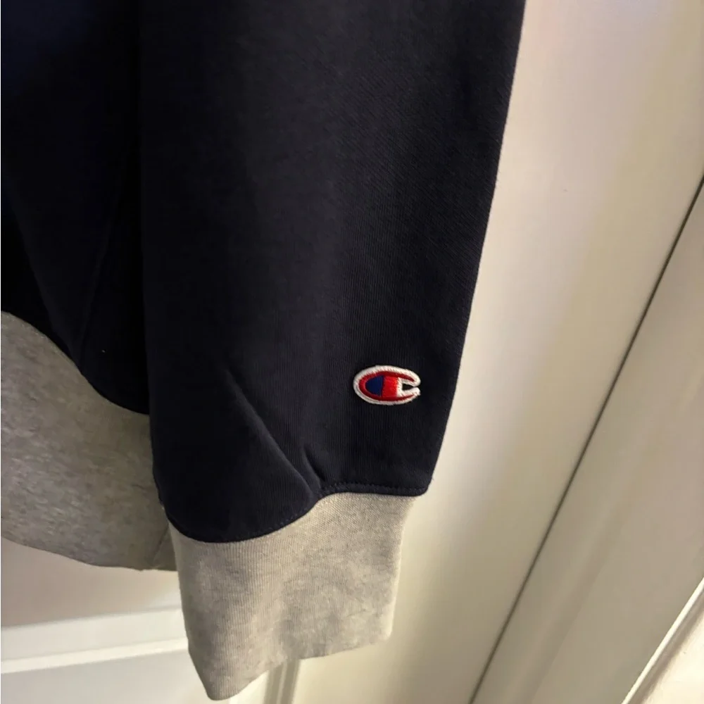 Champion Men's Old School Navy Crewneck Sweatshirt Sz L NWT